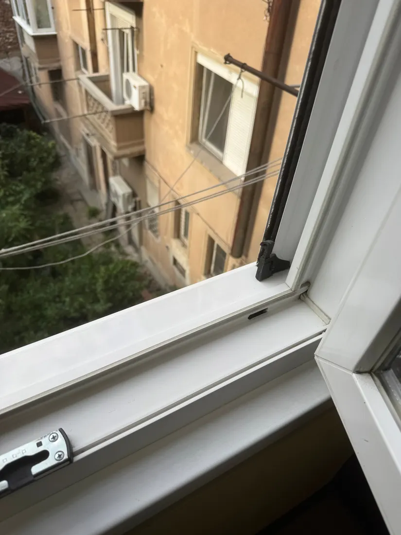 Почистена дограма след работа на Агенти на чистотата
